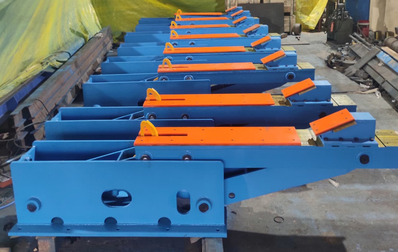 Lowering device for ERW pipe plant